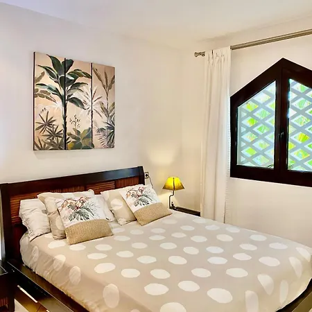 Deluxe - Oceanfront, Heated Pool Lejlighed *