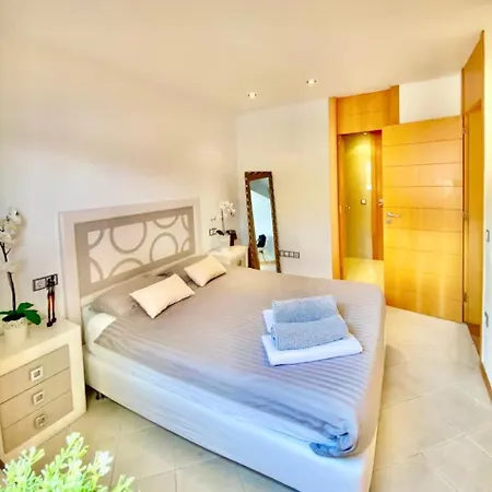 Deluxe - Oceanfront, Heated Pool