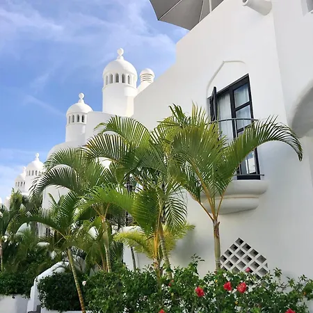 Apartman Deluxe - Oceanfront, Heated Pool *