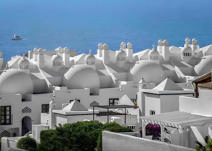 Deluxe - Oceanfront, Heated Pool شقة أذيخي