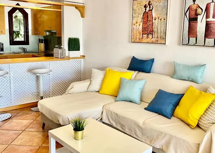 Deluxe - Oceanfront, Heated Pool شقة