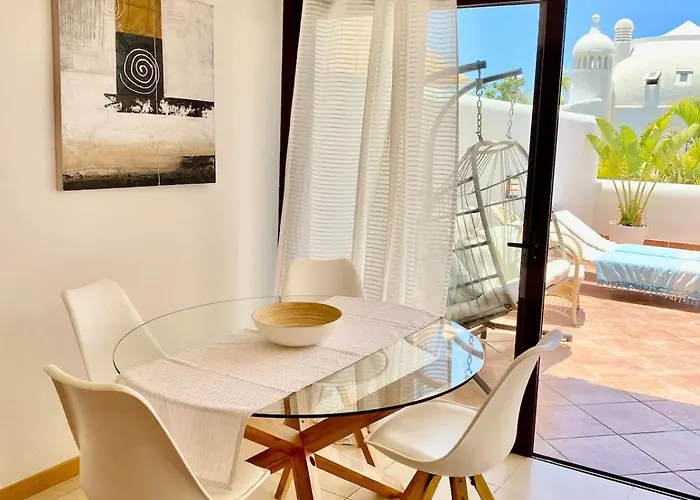 Apartman Deluxe - Oceanfront, Heated Pool *