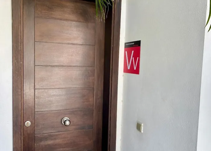 Apartman Deluxe - Oceanfront, Heated Pool *