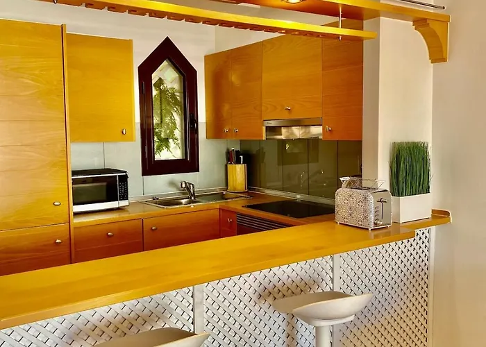 Deluxe - Oceanfront, Heated Pool Apartman