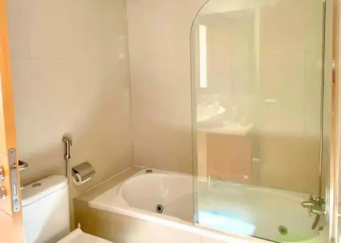 شقة Deluxe - Oceanfront, Heated Pool *