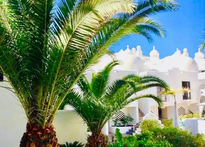 شقة Deluxe - Oceanfront, Heated Pool *