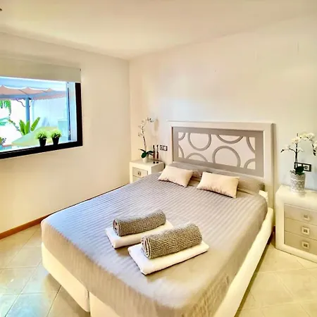 Deluxe - Oceanfront, Heated Pool Apartamento Costa Adeje (Tenerife)