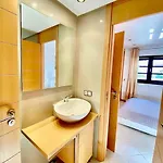 Deluxe - Oceanfront, Heated Pool 公寓