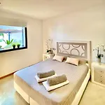 Deluxe - Oceanfront, Heated Pool 公寓 阿德耶