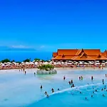 Deluxe - Oceanfront, Heated Pool * 阿德耶