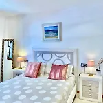 Deluxe - Oceanfront, Heated Pool 公寓 阿德耶