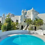 Deluxe - Oceanfront, Heated Pool 公寓
