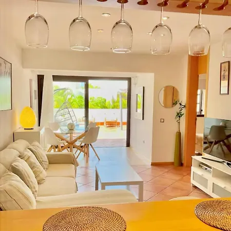 Deluxe - Oceanfront, Heated Pool Apartman *
