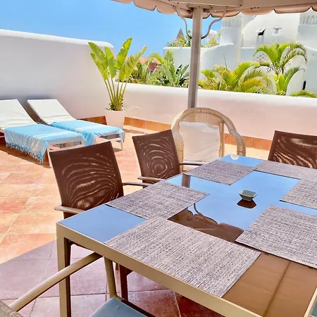 Deluxe - Oceanfront, Heated Pool Apartman